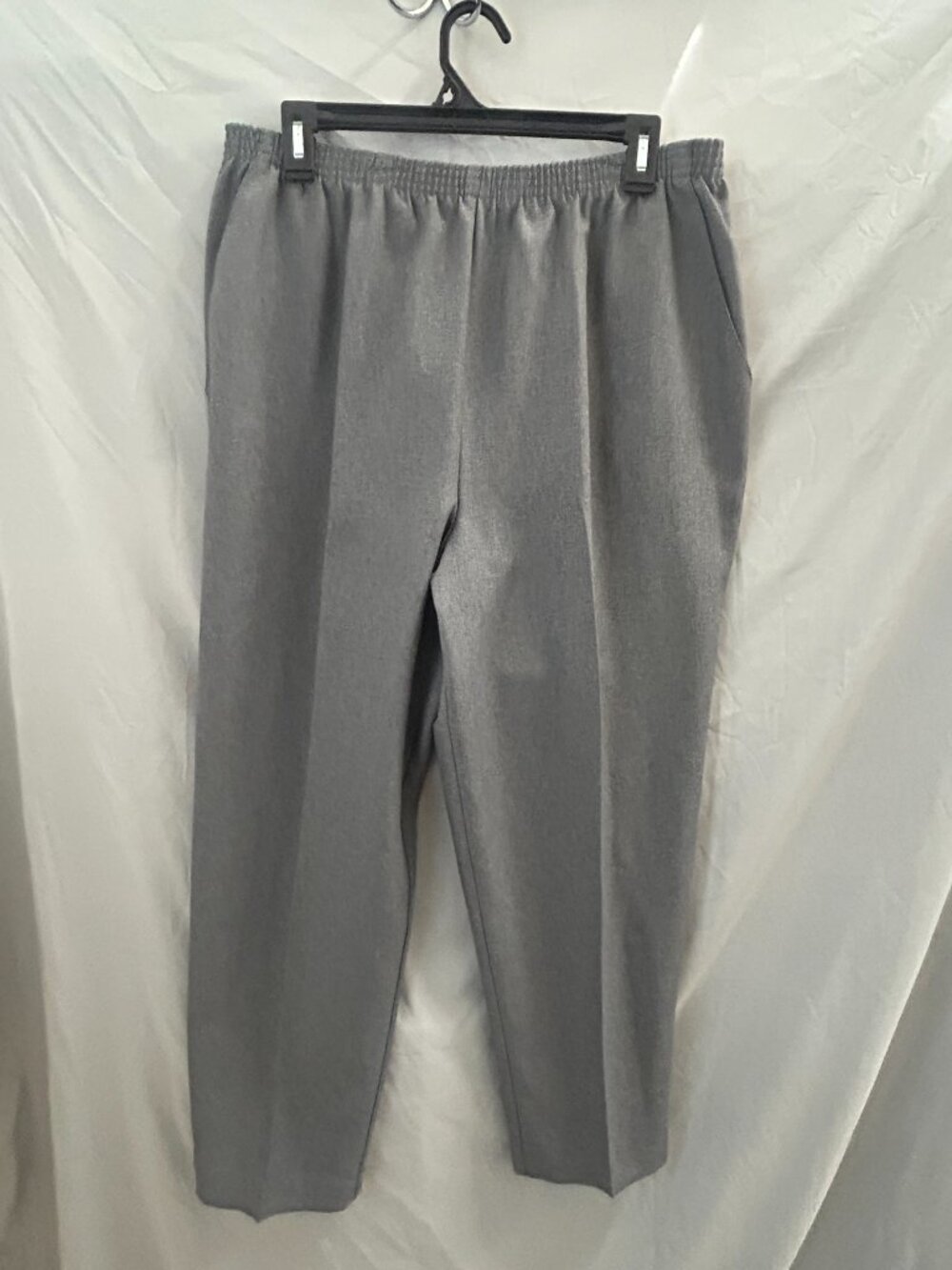 Alfred Dunner Classics Gray Proportioned Short Elastic Waist Pants Size 16 NWT
